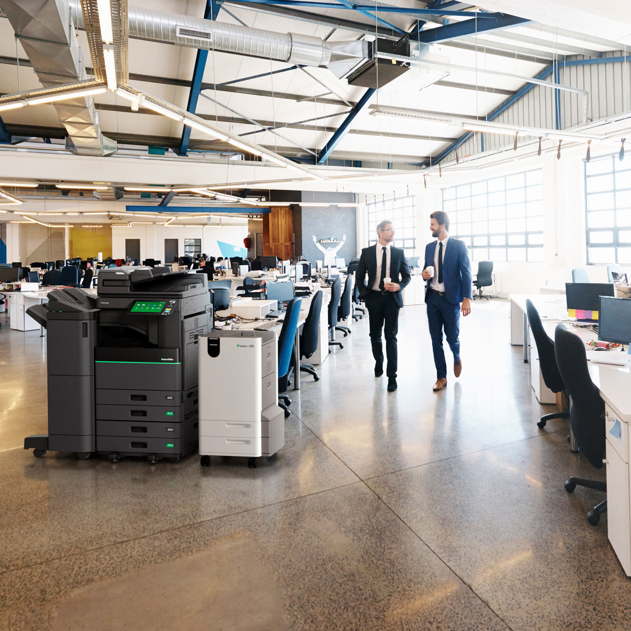 Ambiente di lavoro moderno con multifunzione Toshiba e-STUDIO3508LP per aziende nel Sud Sardegna